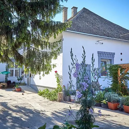 Orangyal Apartman Haz * Baja
