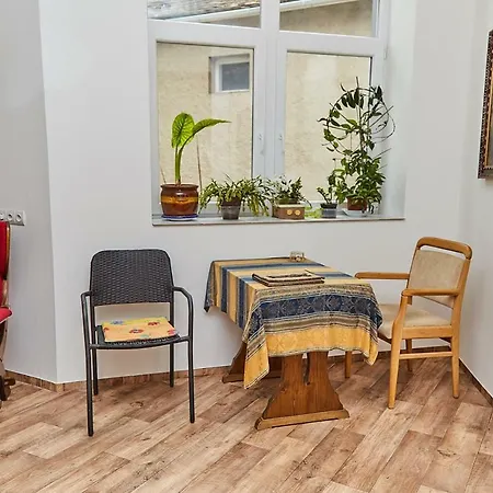 Orangyal Apartman Haz Appartement *