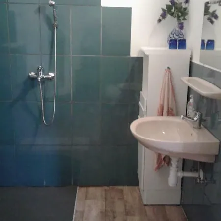 Orangyal Apartman Haz *